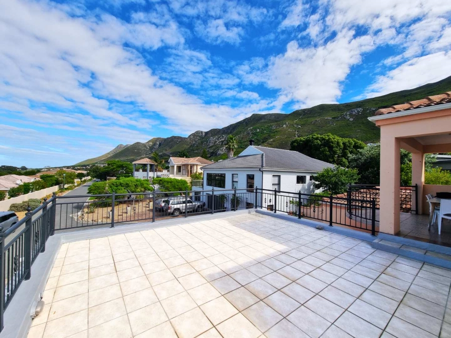 5 Bedroom Property for Sale in Chanteclair Western Cape